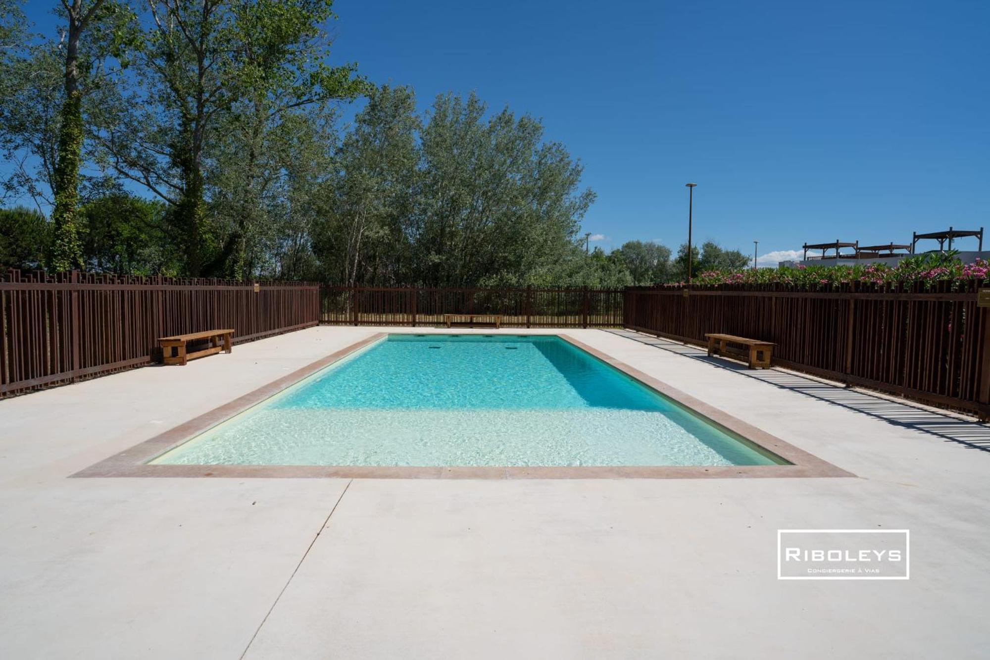 T4 Climatise Avec Piscine A 400M De La Mer Vias Exterior photo